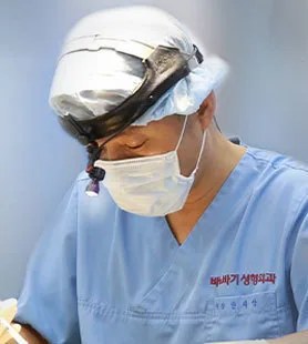 The Banobagi medical team during treatment